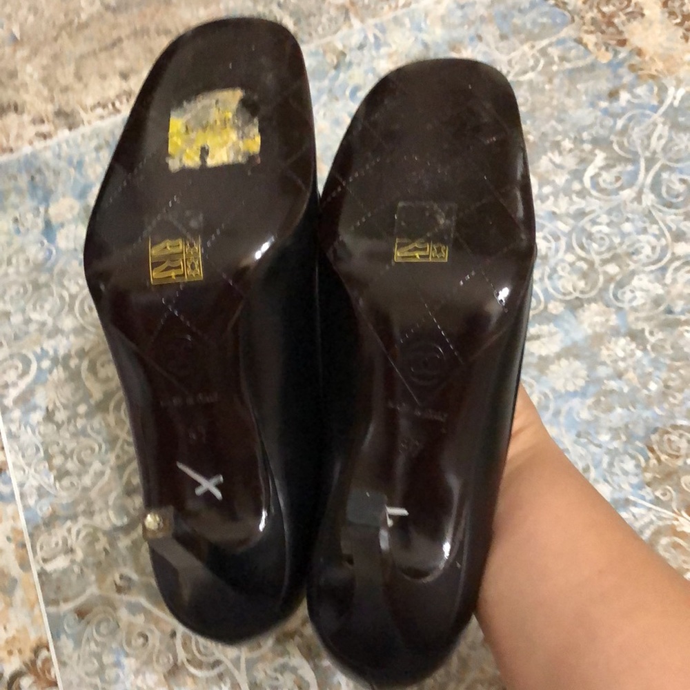 Classy Chanel shoes - Picture 8 of 10